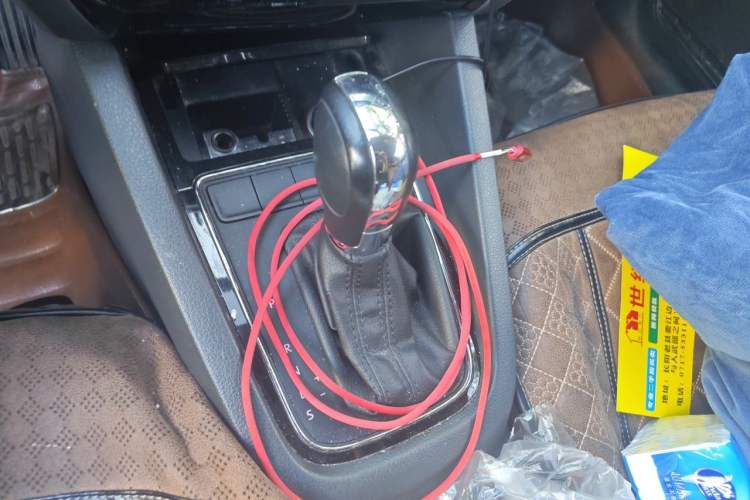 Used Volkswagen Sagitar 2015 1.6L Automatic Comfort Model Gear Lever