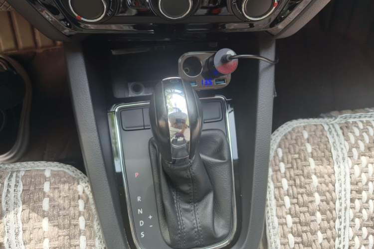 Used Volkswagen Sagitar 2015 1.6L Automatic Comfort Model Gear Lever