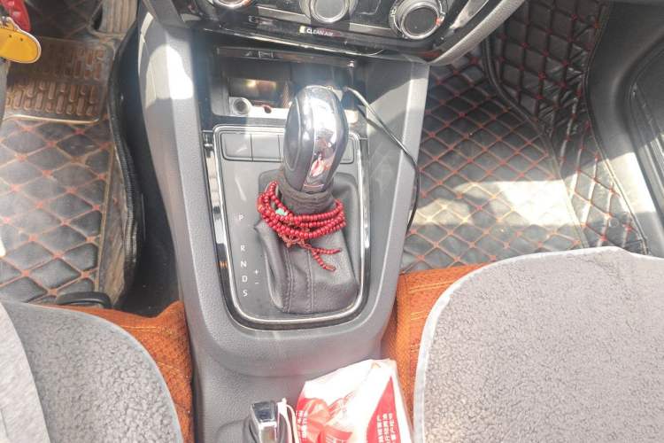 Used Volkswagen Sagitar 2015 1.6L Automatic Comfort Model Gear Lever