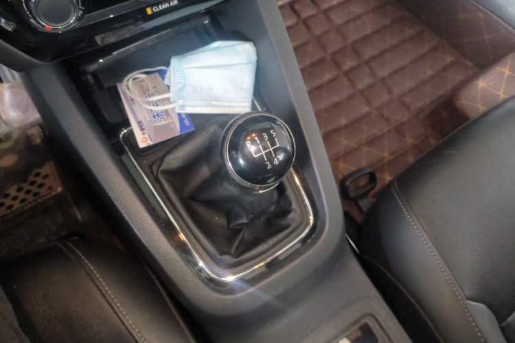 Used Volkswagen Sagitar 2015 1.6L Manual Comfort Model Gear Lever