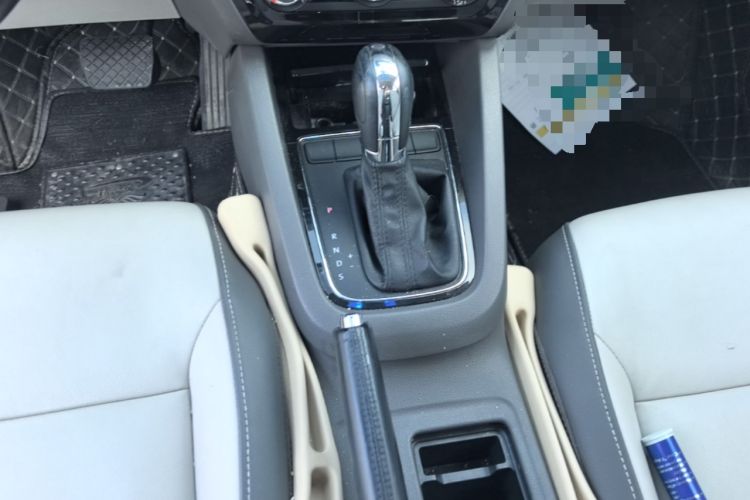 Used Volkswagen Sagitar 2015 1.6L Automatic Comfort Model Gear Lever