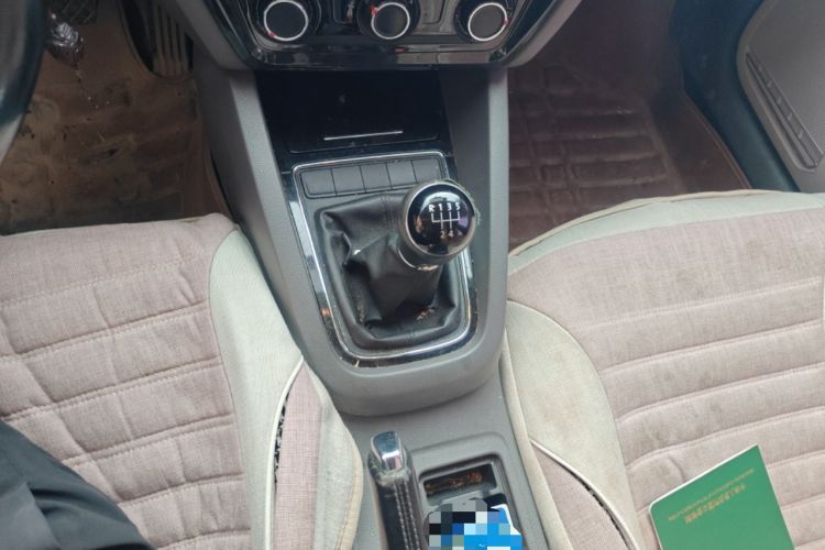 Used Volkswagen Sagitar 2015 1.6L Manual Comfort Model Gear Lever