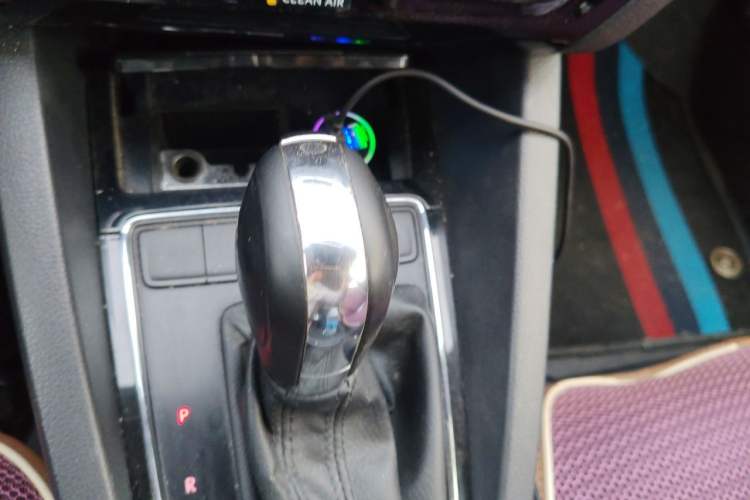 Used Volkswagen Sagitar 2015 1.6L Automatic Comfort Model Gear Lever