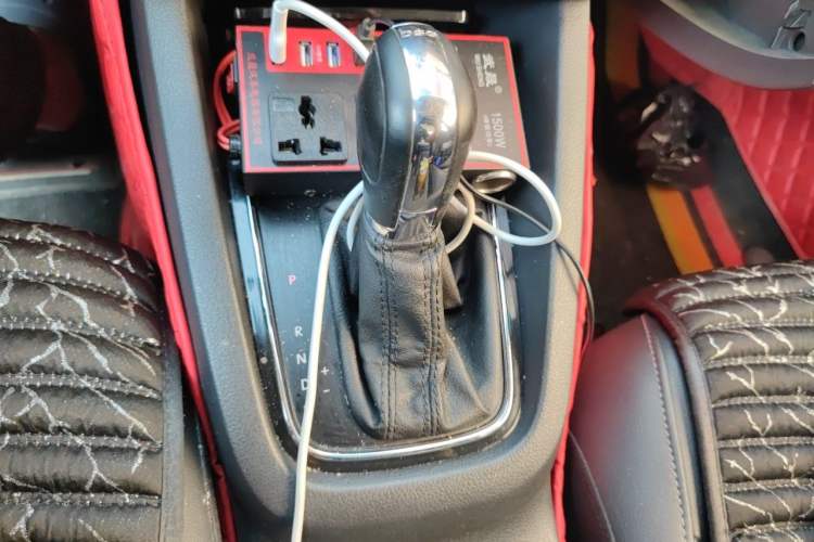 Used Volkswagen Sagitar 2015 230TSI Automatic Comfort Version Gear Lever