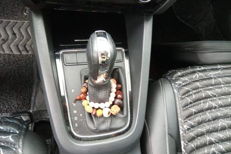 Used Volkswagen Sagitar 2015 1.6L Automatic Comfort Model Gear Lever