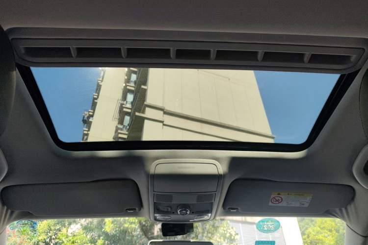 Used Volkswagen Sagitar 2015 230TSI Automatic Comfort Version Headliner