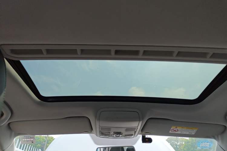 Used Volkswagen Sagitar 2015 230TSI Automatic Comfort Version Headliner