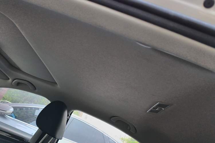 Used Volkswagen Sagitar 2015 230TSI Automatic Luxury Model Headliner