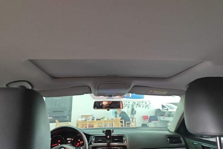 Used Volkswagen Sagitar 2015 230TSI Automatic Comfort Version Headliner