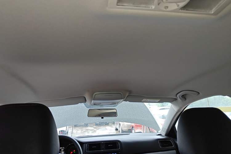 Used Volkswagen Sagitar 2015 1.6L Automatic Fashion Model Headliner