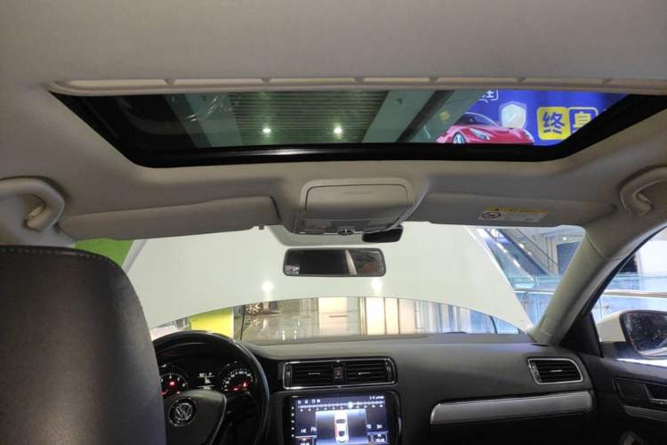 Used Volkswagen Sagitar 2015 1.6L Automatic Comfort Model Headliner