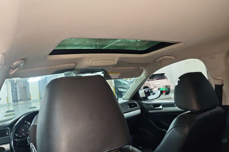 Used Volkswagen Sagitar 2015 230TSI Automatic Comfort Version Headliner