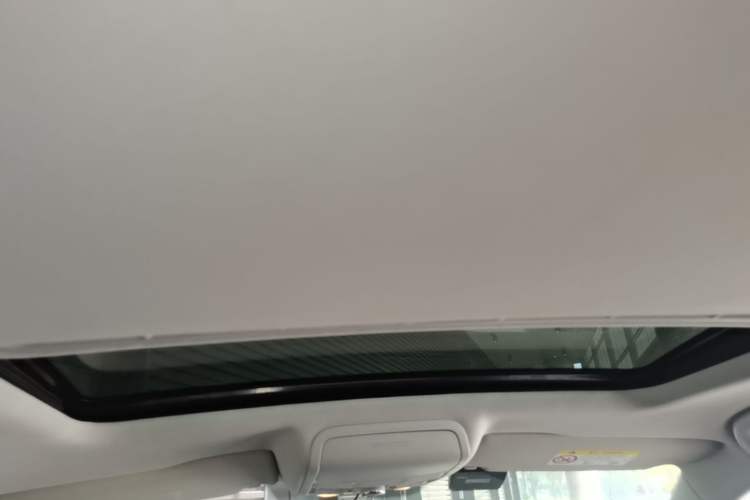 Used Volkswagen Sagitar 2015 230TSI Automatic Comfort Version Headliner