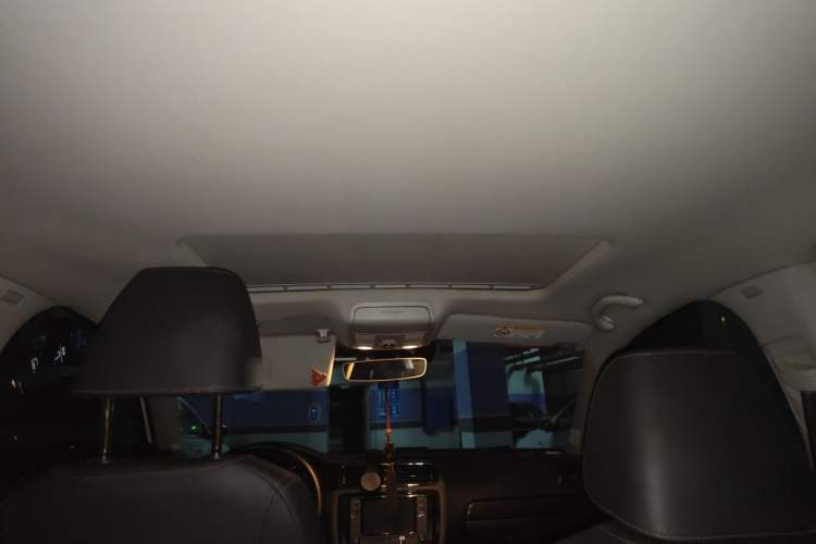 Used Volkswagen Sagitar 2015 230TSI Automatic Luxury Model Headliner