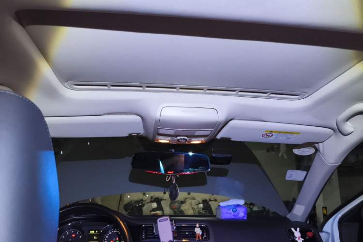 Used Volkswagen Sagitar 2015 230TSI Automatic Comfort Version Headliner
