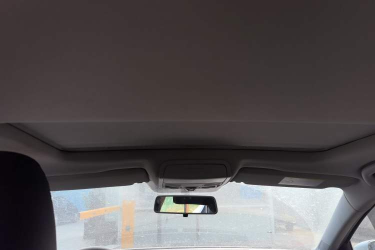 Used Volkswagen Sagitar 2015 230TSI Automatic Comfort Version Headliner