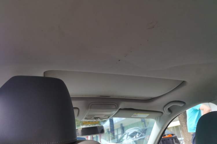 Used Volkswagen Sagitar 2015 230TSI Automatic Comfort Version Headliner
