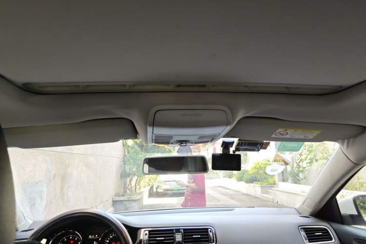 Used Volkswagen Sagitar 2015 230TSI Automatic Comfort Version Headliner