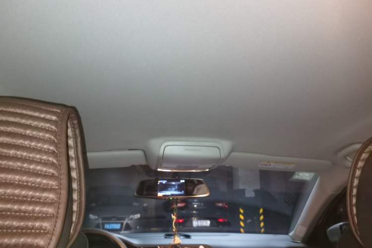 Used Volkswagen Sagitar 2015 1.6L Manual Fashion Edition Headliner