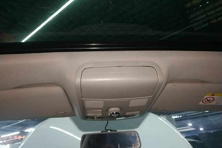 Used Volkswagen Sagitar 2015 230TSI Automatic Comfort Version Headliner