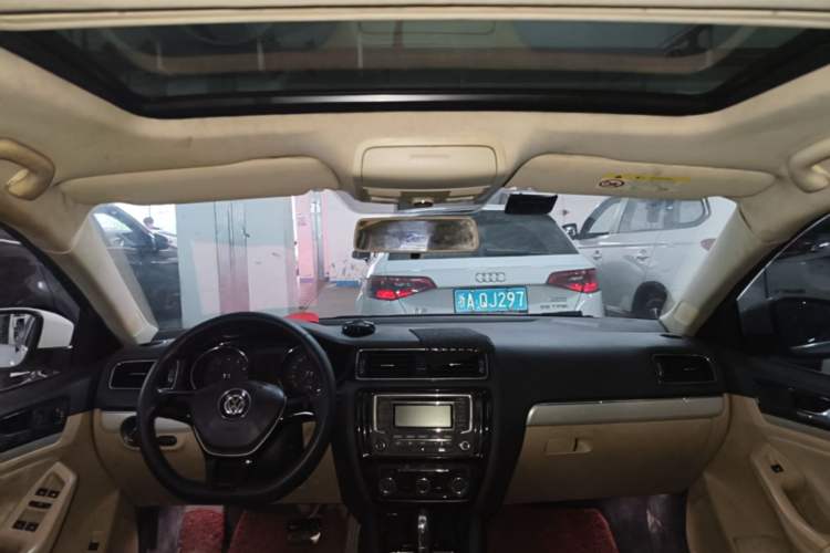 Used Volkswagen Sagitar 2015 230TSI Automatic Comfort Version Headliner