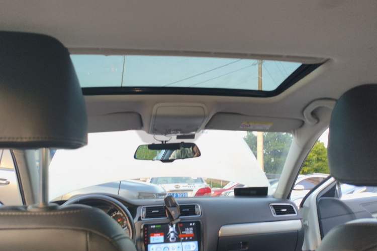 Used Volkswagen Sagitar 2015 230TSI Automatic Comfort Version Headliner