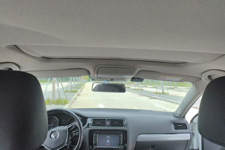 Used Volkswagen Sagitar 2015 230TSI Automatic Comfort Version Headliner