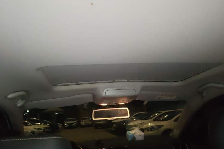 Used Volkswagen Sagitar 2015 230TSI Automatic Luxury Model Headliner