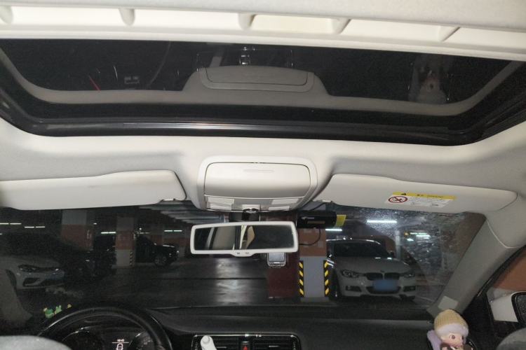 Used Volkswagen Sagitar 2015 230TSI Automatic Luxury Model Headliner