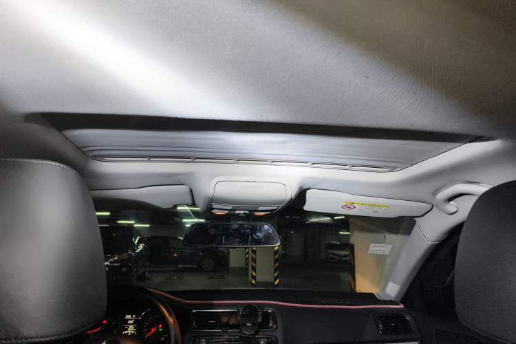 Used Volkswagen Sagitar 2015 1.6L Automatic Comfort Model Headliner