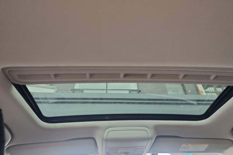 Used Volkswagen Sagitar 2015 230TSI Automatic Comfort Version Headliner