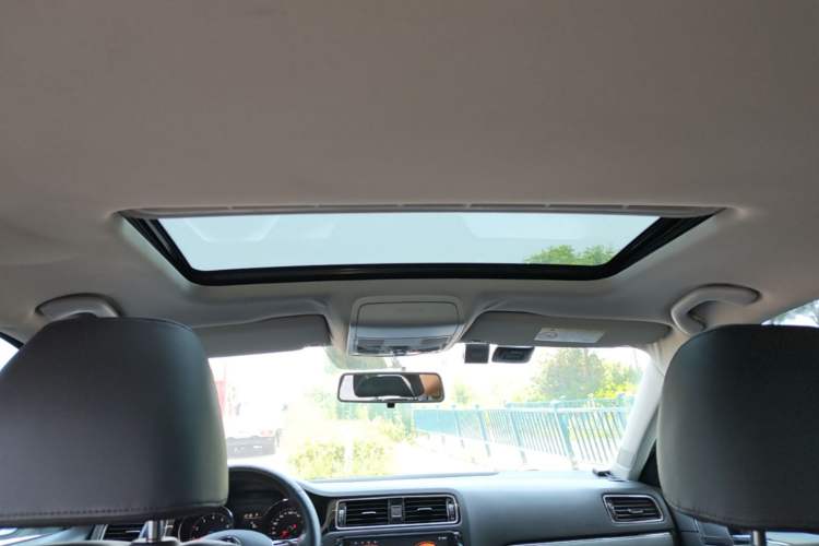 Used Volkswagen Sagitar 2015 230TSI Automatic Comfort Version Headliner