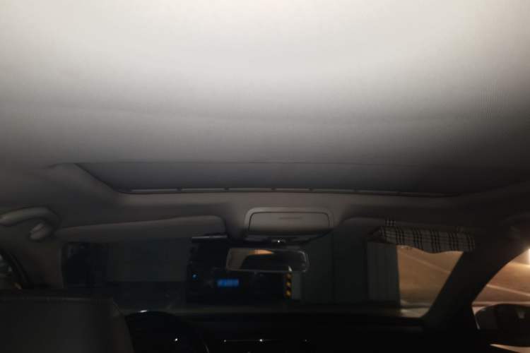 Used Volkswagen Sagitar 2015 1.6L Automatic Comfort Model Headliner