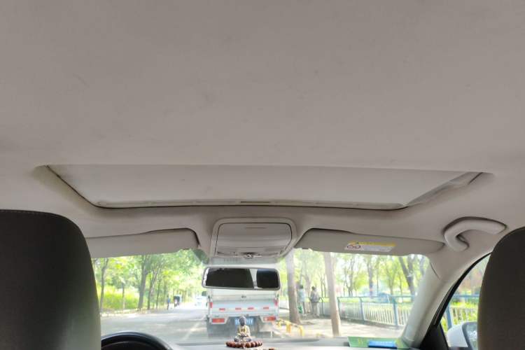 Used Volkswagen Sagitar 2015 1.6L Manual Comfort Model Headliner