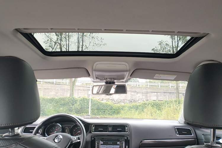 Used Volkswagen Sagitar 2015 230TSI Automatic Luxury Model Headliner