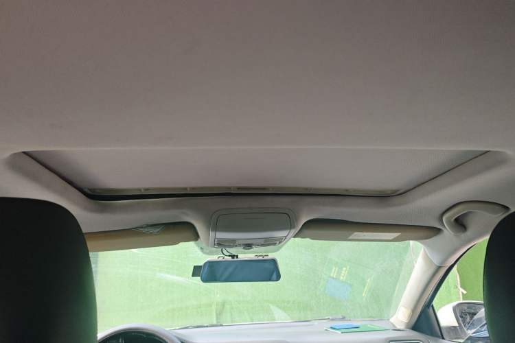 Used Volkswagen Sagitar 2015 1.6L Manual Comfort Model Headliner