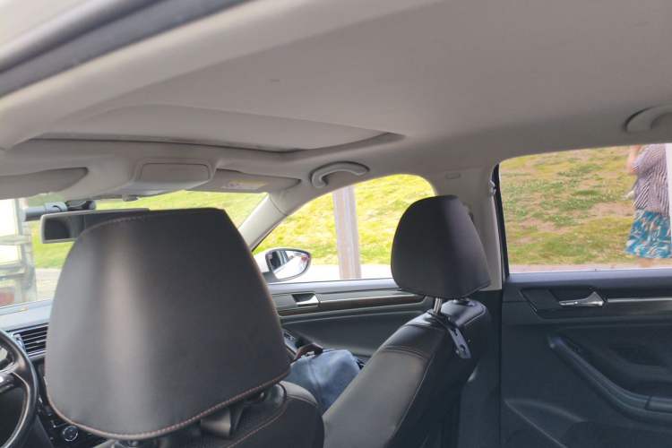 Used Volkswagen Sagitar 2015 230TSI Automatic Luxury Model Headliner