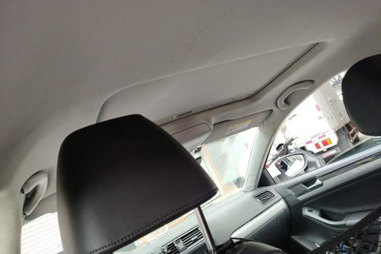 Used Volkswagen Sagitar 2015 230TSI Automatic Comfort Version Headliner