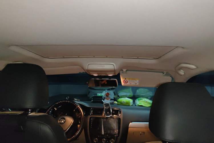 Used Volkswagen Sagitar 2015 230TSI Automatic Comfort Version Headliner