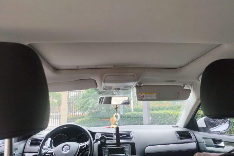 Used Volkswagen Sagitar 2015 230TSI Automatic Comfort Version Headliner
