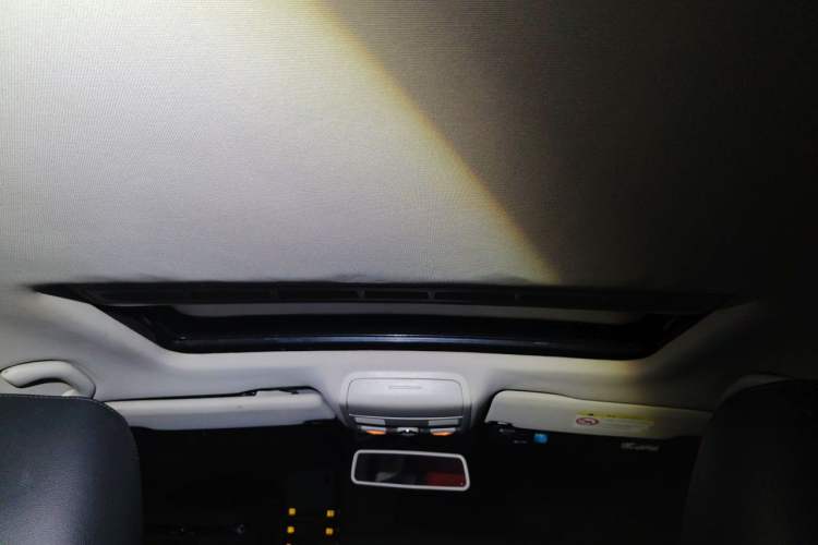 Used Volkswagen Sagitar 2015 1.6L Manual Comfort Model Headliner