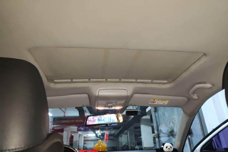 Used Volkswagen Sagitar 2015 230TSI Manual Comfort Version Headliner
