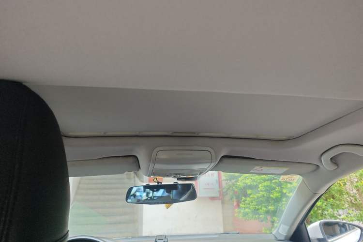 Used Volkswagen Sagitar 2015 230TSI Automatic Comfort Version Headliner