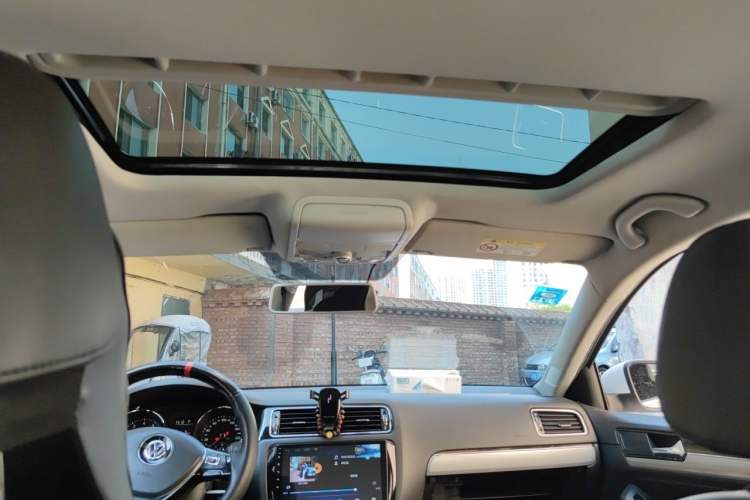 Used Volkswagen Sagitar 2015 230TSI Automatic Comfort Version Headliner