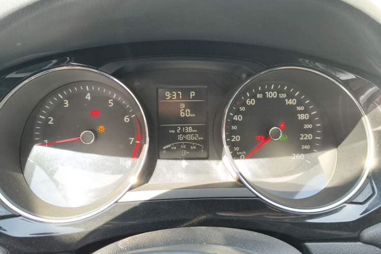 Used Volkswagen Sagitar 2015 1.6L Automatic Comfort Model Instrument Cluster