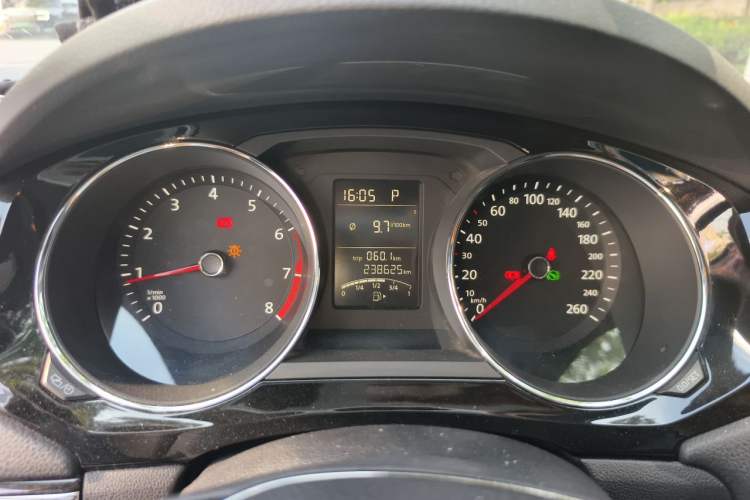 Used Volkswagen Sagitar 2015 1.6L Automatic Comfort Model Instrument Cluster