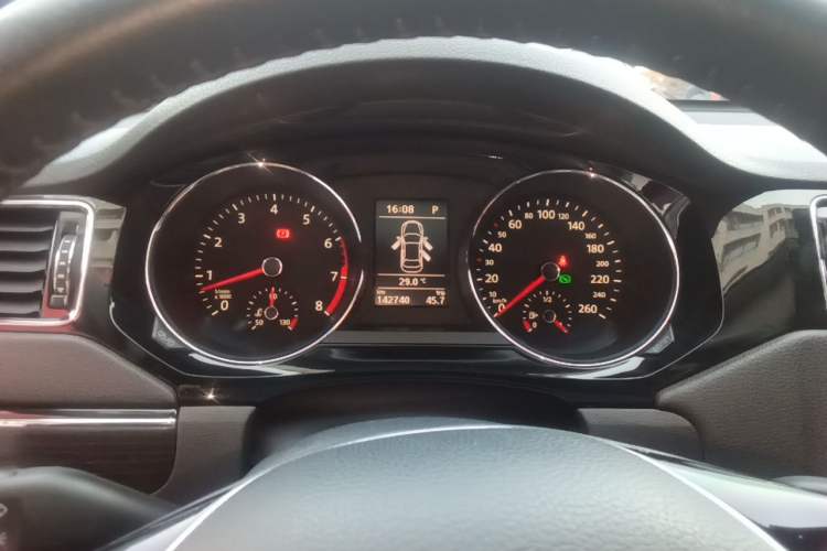 Used Volkswagen Sagitar 2015 230TSI Automatic Luxury Model Instrument Cluster