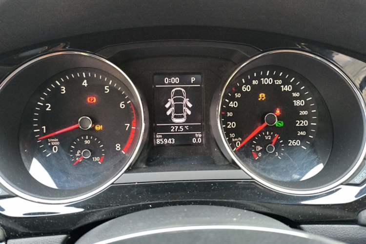Used Volkswagen Sagitar 2015 230TSI Automatic Luxury Model Instrument Cluster
