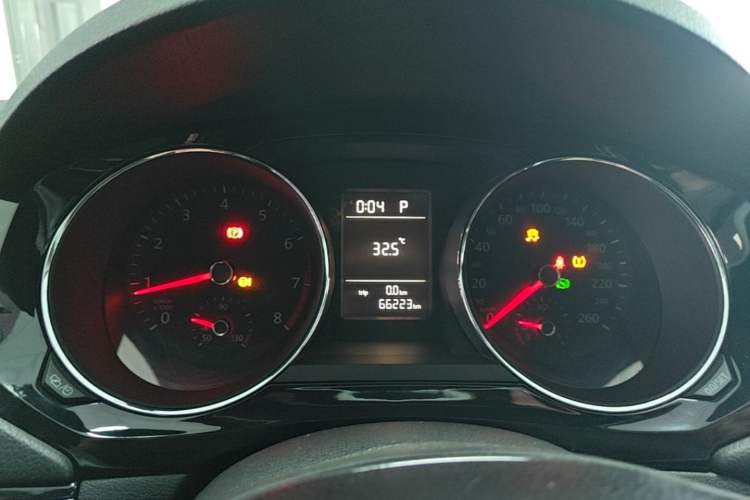 Used Volkswagen Sagitar 2015 230TSI Automatic Comfort Version Instrument Cluster