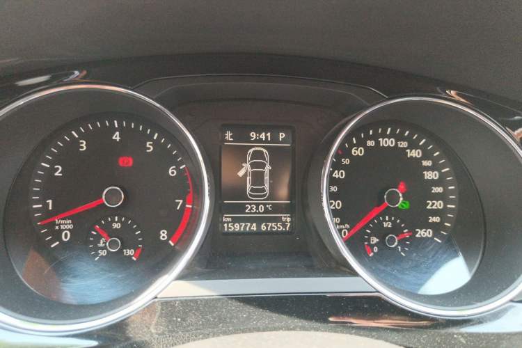 Used Volkswagen Sagitar 2015 230TSI Automatic Luxury Model Instrument Cluster